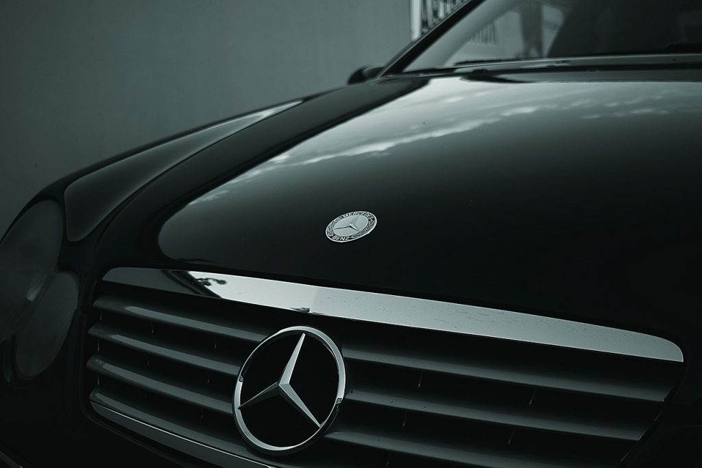 Où trouver des tapis de sol en cuir pour sa Mercedes ?