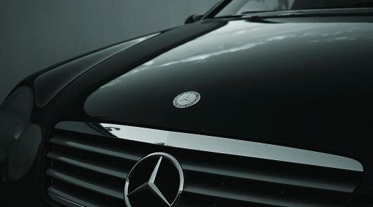 Où trouver des tapis de sol en cuir pour sa Mercedes ?