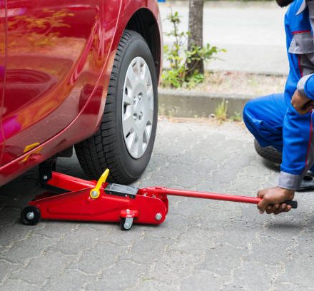 Comment soulever une voiture avec un cric hydraulique ?